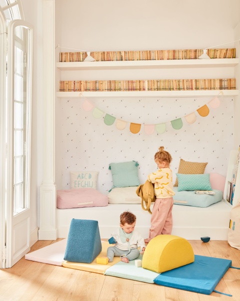 Треугольный пуф Jalila синий 25 x 25 см от интернет-магазина IDODOM.RU