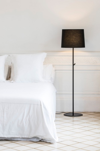 Торшер Gonga черный от интернет-магазина IDODOM.RU