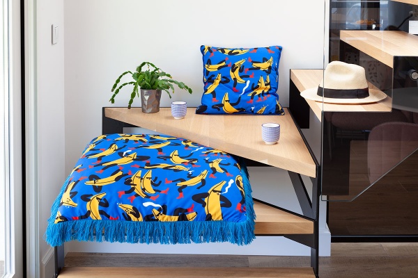 Подушка Flora & Fauna Banana Guys 66*66 от интернет-магазина IDODOM.RU