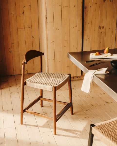 Nina Полубарный стул из массива акации с ореховой отделкой и бежевой веревкой 62 см от интернет-магазина IDODOM.RU