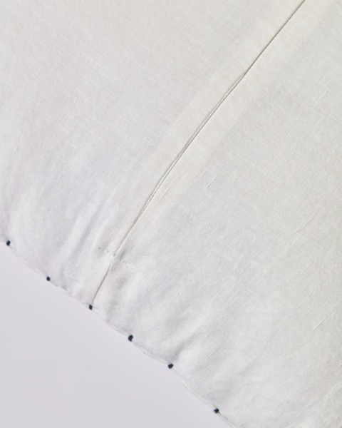 Чехол на подушку из 100% льна Elmina, белый цвет 45 x 45 см от интернет-магазина IDODOM.RU