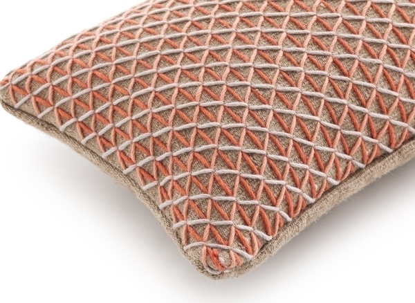 Подушка Raw Pink 70x40 от интернет-магазина IDODOM.RU