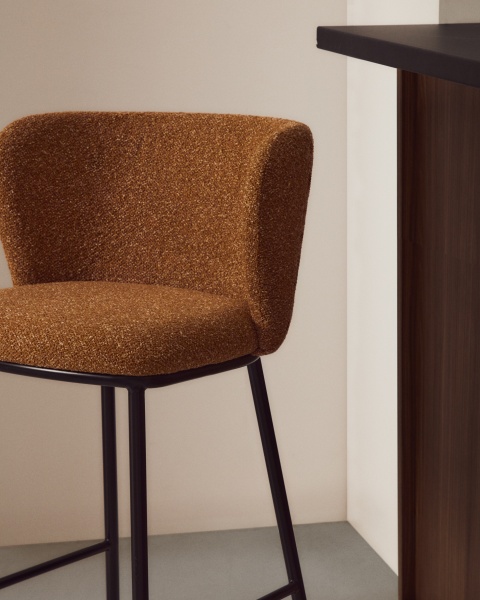 Полубарный стул Ciselia из терракотового шенилла с ножками из черной стали от интернет-магазина IDODOM.RU