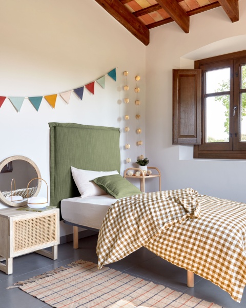 Изголовье из льняной ткани зеленого цвета Tanit со съемным чехлом 106 x 106 см от интернет-магазина IDODOM.RU