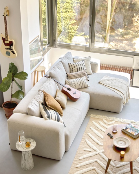 Столик приставной Kesbury от интернет-магазина IDODOM.RU