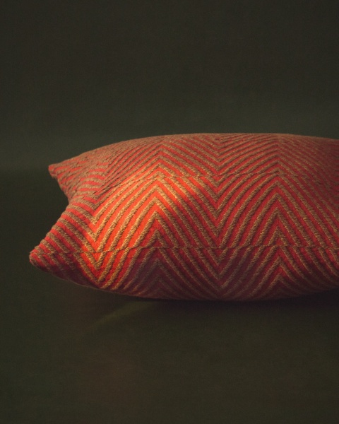 Чехол на подушку Lunver из красного жаккарда 50 x 50 см от интернет-магазина IDODOM.RU