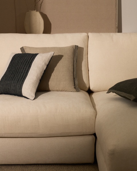 Чехол для подушки Niven из льна бежевого цвета с боковыми полосками 45 x 45 см от интернет-магазина IDODOM.RU