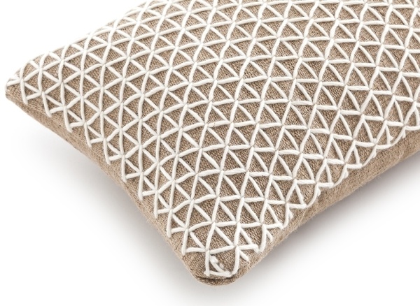 Подушка Raw White 70x40 от интернет-магазина IDODOM.RU