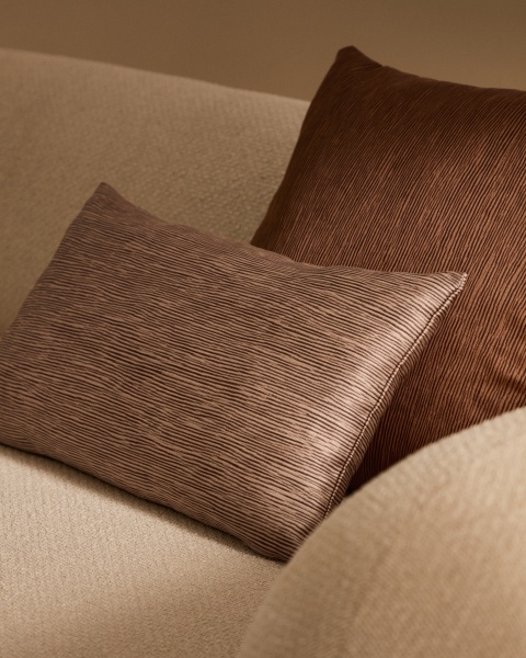 Чехол для подушки Mirca терракотовый с фактурной отделкой 50 x 30 см от интернет-магазина IDODOM.RU