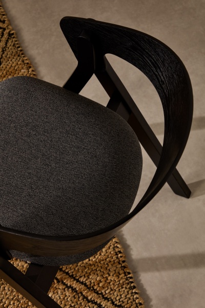 Стул Godia из дерева с черной отделкой и серым шениллом от интернет-магазина IDODOM.RU