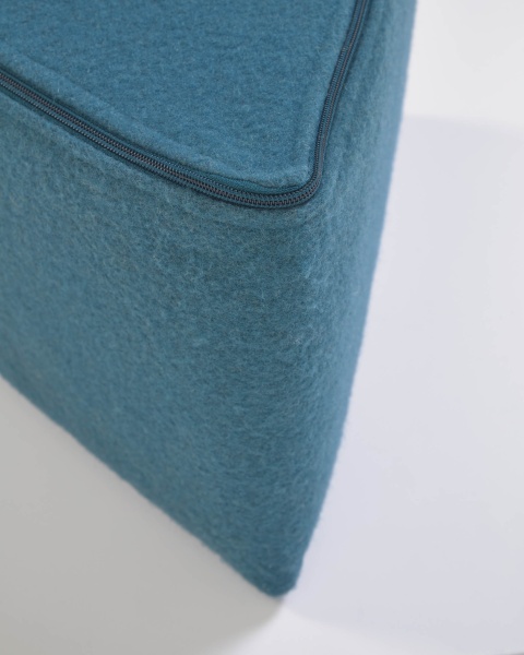 Треугольный пуф Jalila синий 25 x 25 см от интернет-магазина IDODOM.RU