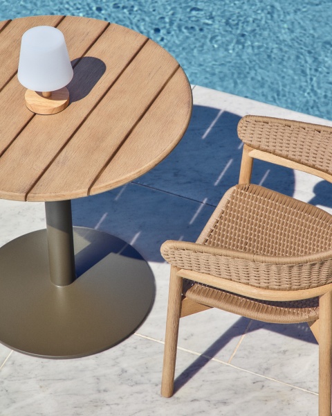 Настольная переносная лампа Ambar из полиэтилена и дерева от интернет-магазина IDODOM.RU