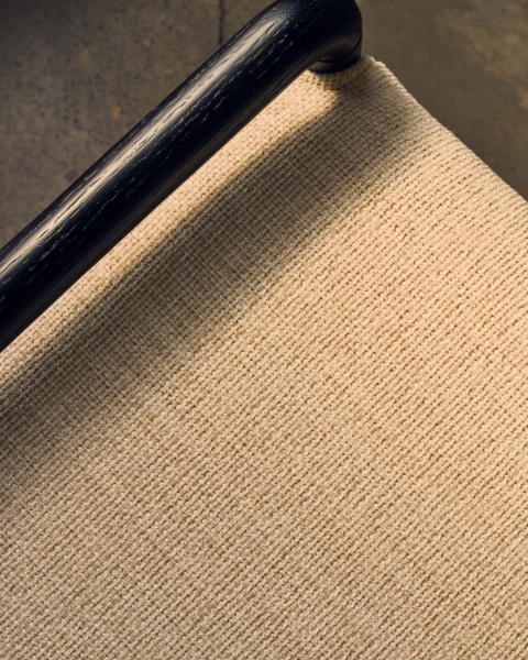 Скамейка Macaret со съемным чехлом из массива дуба с черной отделкой 120 см от интернет-магазина IDODOM.RU