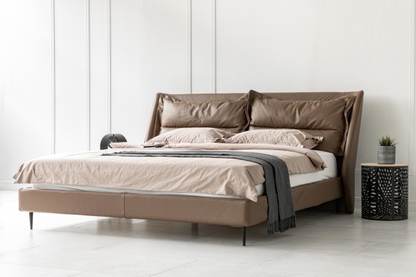 Кровать Дженис из натуральной кожи от интернет-магазина IDODOM.RU