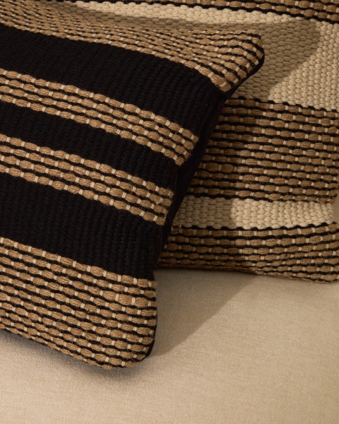 Чехол для подушки Aylin из хлопка черного цвета и с вышивкой из джута 40 x 60 см от интернет-магазина IDODOM.RU