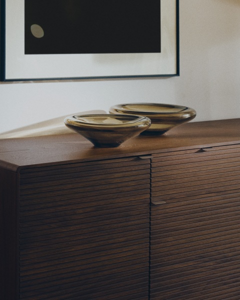 Сервант Norlen с 4 дверцами и 2 ящиками из шпона ореха от интернет-магазина IDODOM.RU