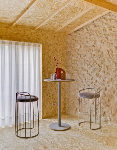 Барный столик Dumbbell от интернет-магазина IDODOM.RU