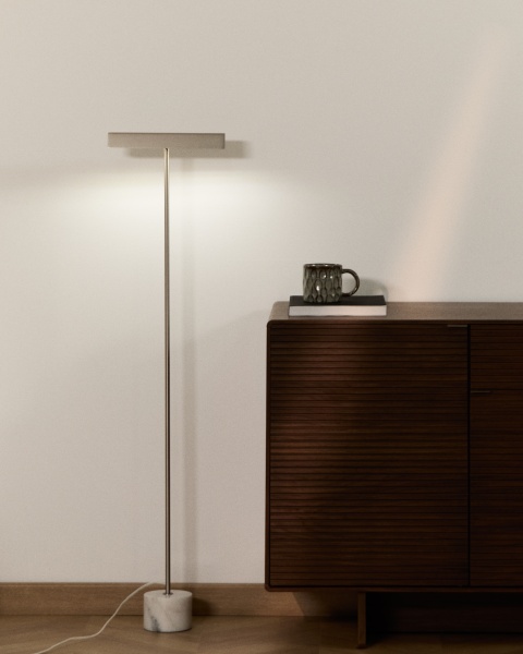 Торшер Lynor из матового металла с основанием из белого мрамора от интернет-магазина IDODOM.RU