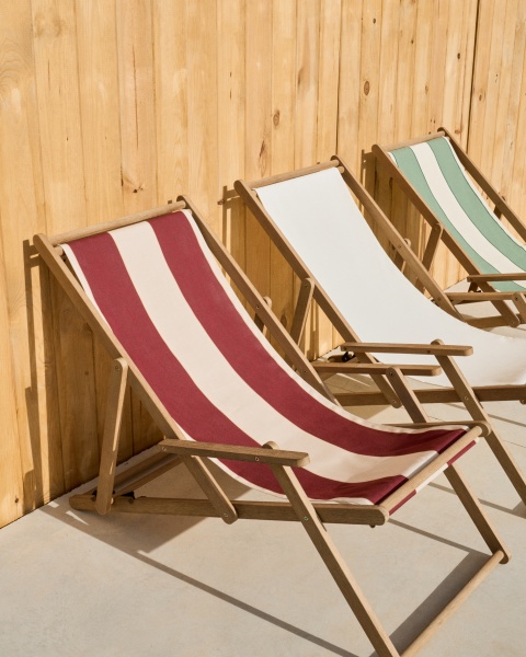 Vilara Складной шезлонг для улицы в полоску бордового и бежевого цвета от интернет-магазина IDODOM.RU