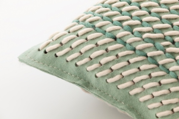 Подушка Canevas Geo Green 61x36 см от интернет-магазина IDODOM.RU