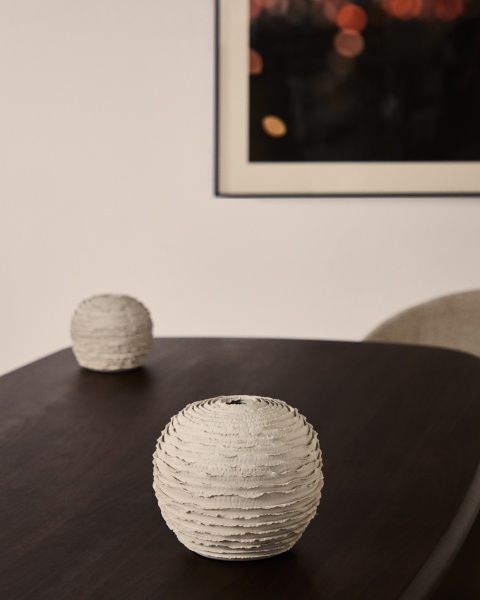 Ваза Evania из бежевой керамики 21 см от интернет-магазина IDODOM.RU