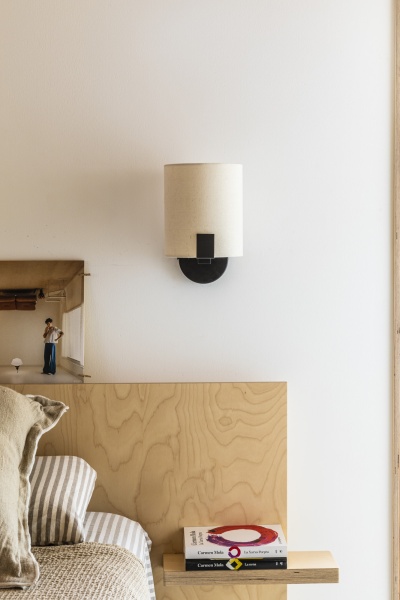 NILA Бра с ридером черное с белым абажуром 1xE27 LCTR 3W 3000K от интернет-магазина IDODOM.RU