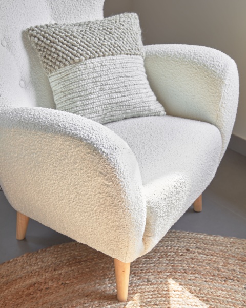 Patio Кресло из белого флиса с ножками из натурального каучука от интернет-магазина IDODOM.RU