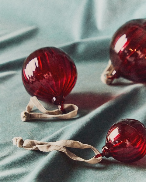 Набор из 2 шаров Oranel из переработанного красного стекла диаметром 10 см от интернет-магазина IDODOM.RU