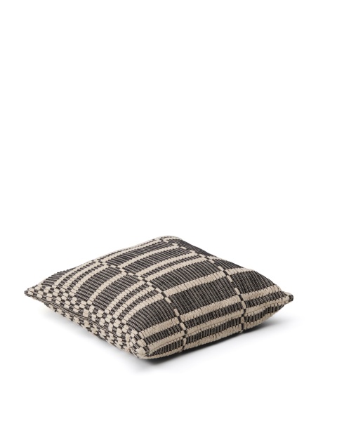 Чехол для подушки Kavri из хлопка чёрного и бежевого цвета 50 x 50 см от интернет-магазина IDODOM.RU