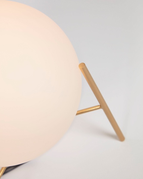 Настольная лампа Seina из стали с латунной отделкой от интернет-магазина IDODOM.RU