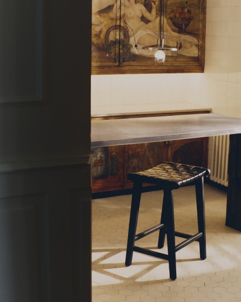 Табурет Calixta из кожи и красного дерева с черной отделкой от интернет-магазина IDODOM.RU