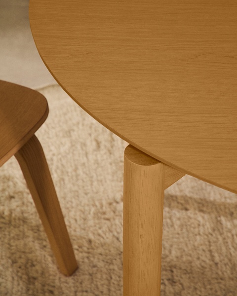 Круглый стол Indara из шпона и каучукового дерева с натуральной отделкой Ø100 от интернет-магазина IDODOM.RU