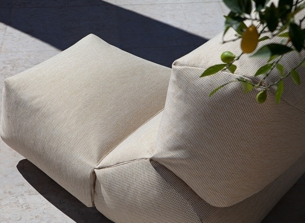 Уличное кресло-пуф Grapy Vichy Yellow от интернет-магазина IDODOM.RU