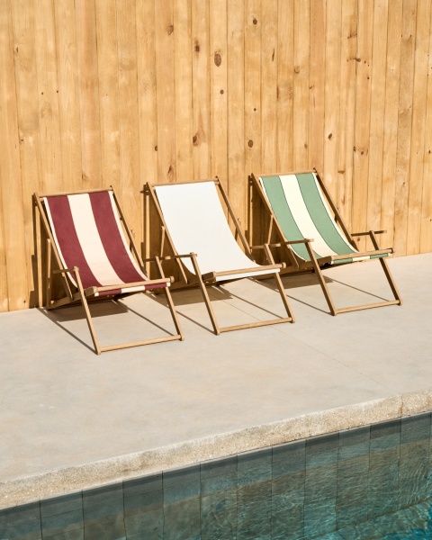 Vilara Складной шезлонг для улицы в полоску бордового и бежевого цвета от интернет-магазина IDODOM.RU