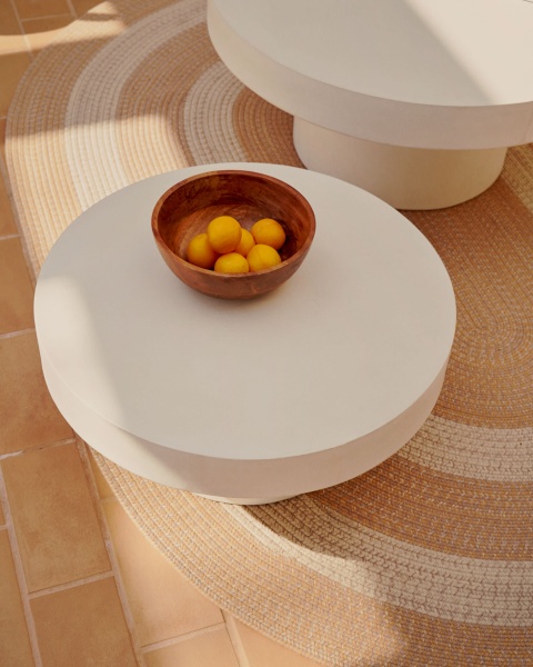 Aiguablava Круглый журнальный столик из белого цемента Ø 66 см от интернет-магазина IDODOM.RU