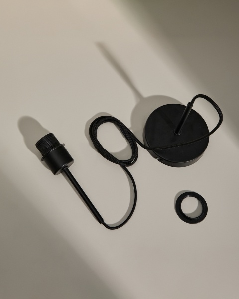 Основание металлического светильника Fluvia черного цвета, 250 см от интернет-магазина IDODOM.RU