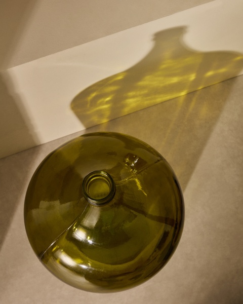 Большая ваза Fiobe из переработанного зеленого стекла от интернет-магазина IDODOM.RU