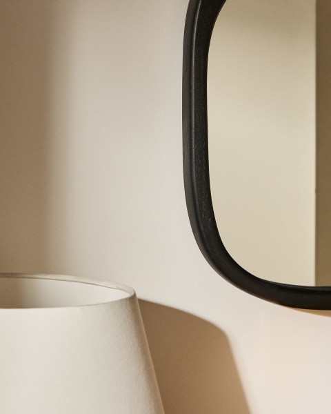 Зеркало из тикового дерева Alura черного цвета 45,5 x 47 см от интернет-магазина IDODOM.RU