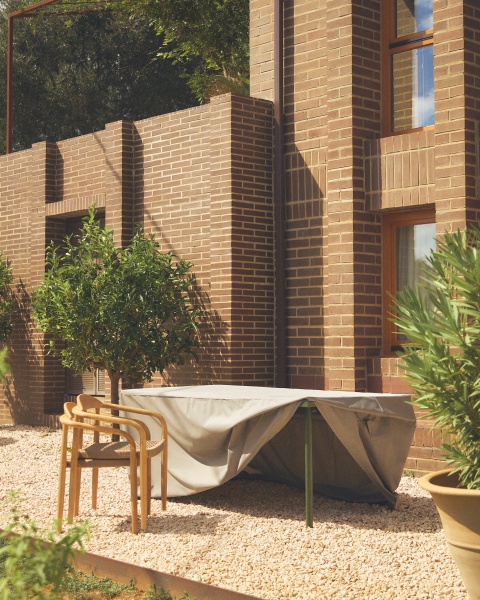 Защитный чехол Iria для больших уличных прямоугольных столов макс. 210 x 110 см от интернет-магазина IDODOM.RU