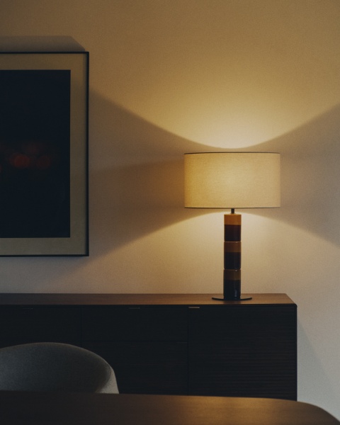 Настольная лампа Mavran из коричневой керамики с хлопковым абажуром от интернет-магазина IDODOM.RU