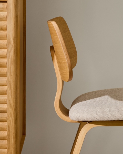 Стул Gena из бежевого шенилла с каркасом из шпона дуба и каучукового дерева от интернет-магазина IDODOM.RU