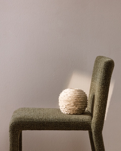 Ваза Evania из бежевой керамики 15 см от интернет-магазина IDODOM.RU