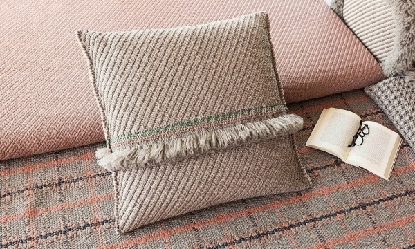 Подушка Diagonal GL almond-ivory 70x70 от интернет-магазина IDODOM.RU