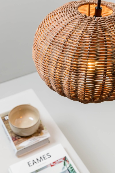 Подвесной светильник Haka черный/ротанг ø25 см от интернет-магазина IDODOM.RU