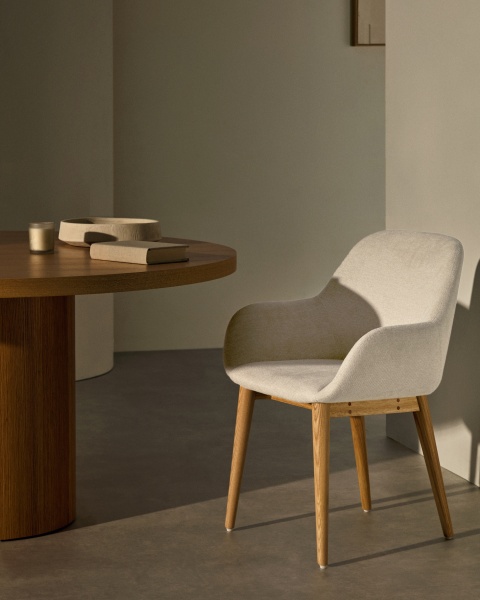 Стул Konna бежевого цвета с ножками из массива ясеня от интернет-магазина IDODOM.RU