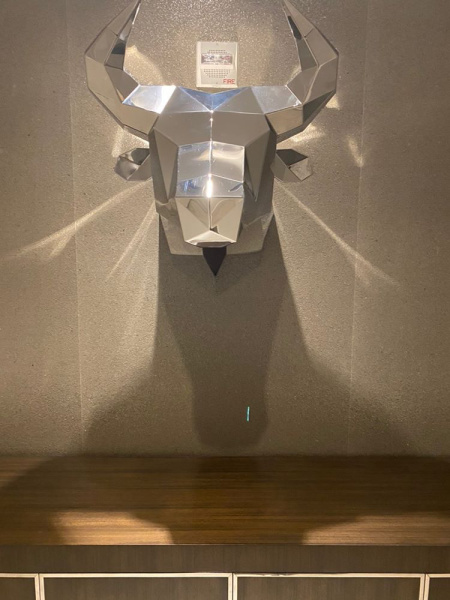 Голова быка. Полигональная скульптура из нержавеющей стали. Финиш: Полировка. Цвет: Хром. от интернет-магазина IDODOM.RU