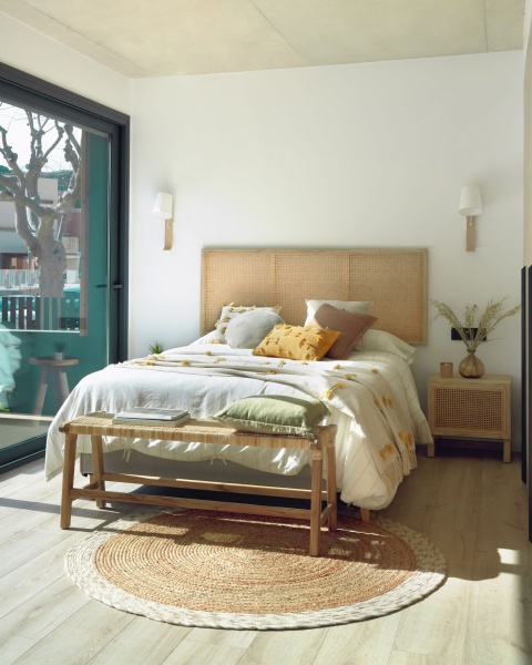 Прикроватная тумбочка Rexit из массива минди и ротанга 50 x 50 cm от интернет-магазина IDODOM.RU