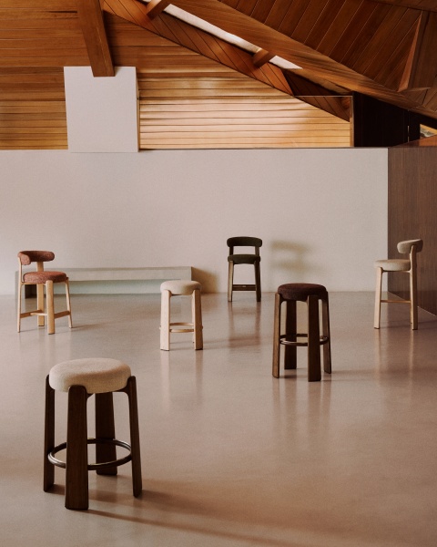 Полубарный стул Granite из зеленого шенилла и ясеня с отделкой орех 65 см от интернет-магазина IDODOM.RU