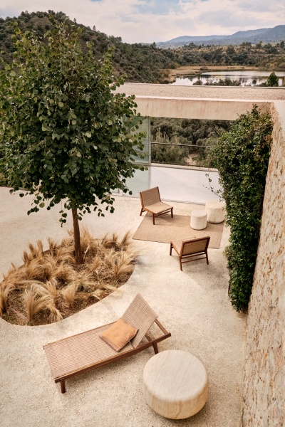 Кресло Itani из массива акации и искусственного ротанга от интернет-магазина IDODOM.RU