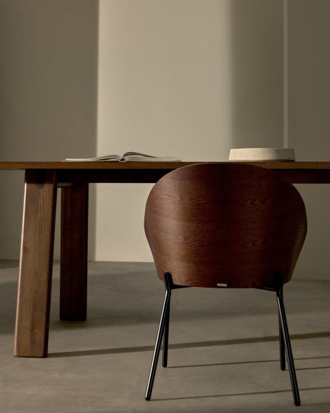 Стул Eamy из коричневой экокожи, ясеневого шпона с отделкой под орех и черного металла от интернет-магазина IDODOM.RU